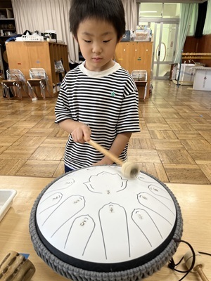プール×音楽　「水の音」を探そう